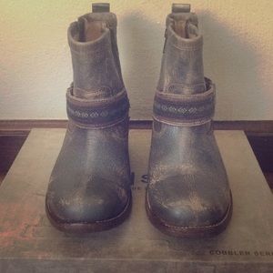 Bed Stu short heeled cowgirl boots